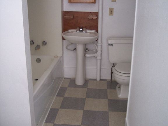 5th image of 323 S 35th St #2
