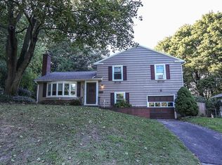 203 Cobbs Hill Dr, Rochester, NY 14610