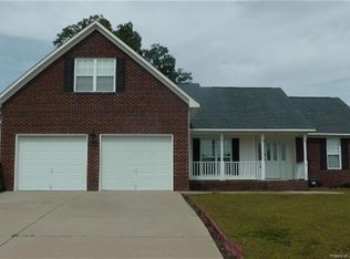 10 Bladen St, Spring Lake, NC 28390