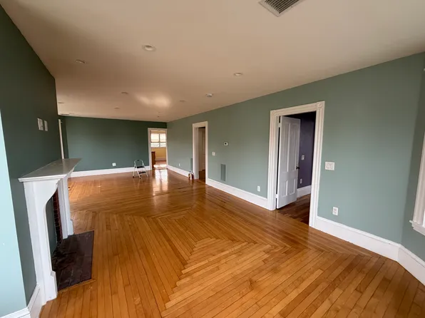 792 Washington St #2, Whitman, MA 02382