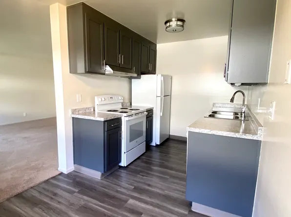 Del Medio Garden Apartments