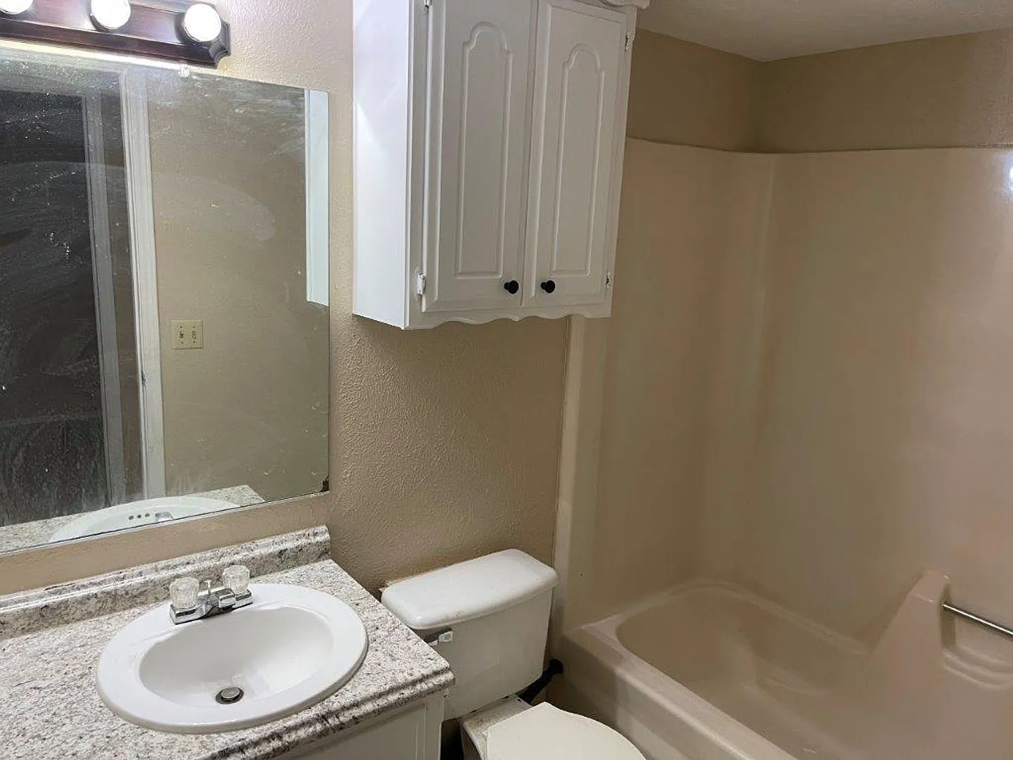 Newly remodeled , spacious, cute and clean with carport right in the heart of Chickasha!! — Photo 4
