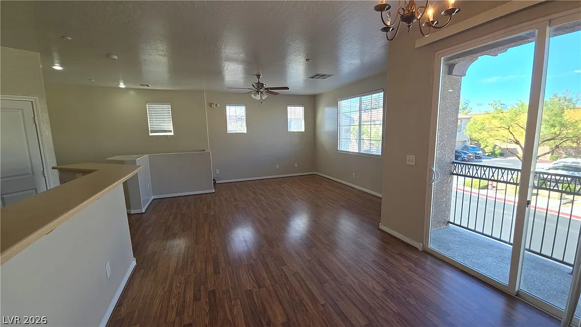 2 bed, 2.0 bath, 1220 sqft, $1,645 — Photo 2