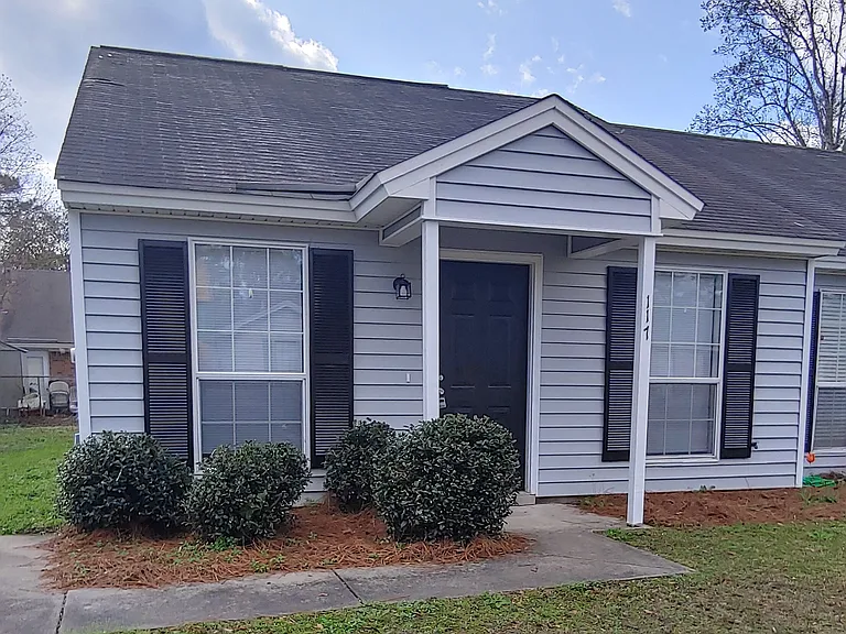 117 Hunt Club Ct — Photo 1