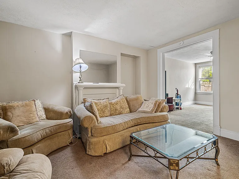 118 Carrick Ave — Photo 5