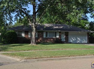 5233 SW 32nd St, Topeka, KS 66614
