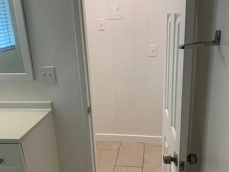 124 Chester Ave — Photo 13