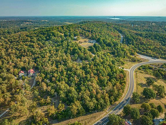 4th image of 66 Oak Summit Dr