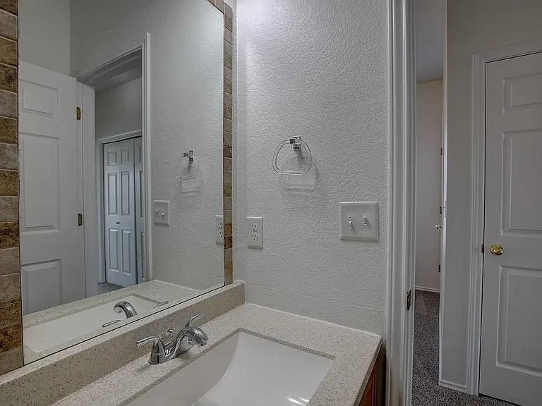1102 E 3rd St — Photo 26