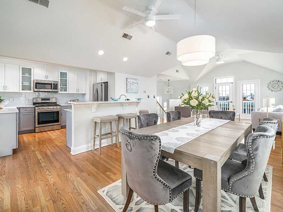2nd image of 808 E Bay Club Ln