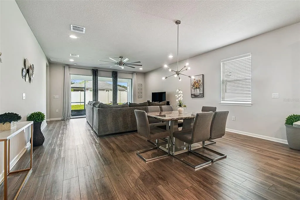 3 bed, 2.0 bath, 2032 sqft, $3,200 — Photo 4