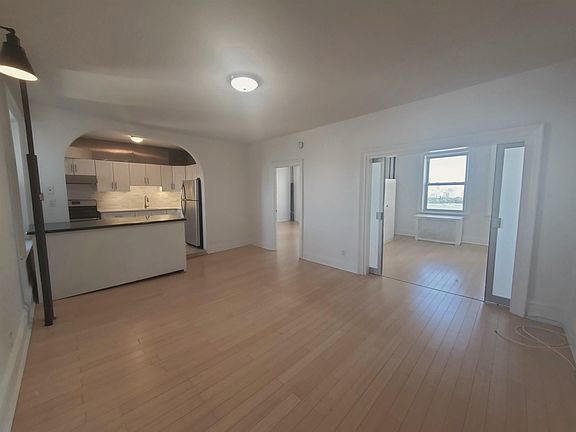 3rd image of 6701 Boulevard E #E2
