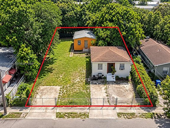 2nd image of 722 NW 53rd St