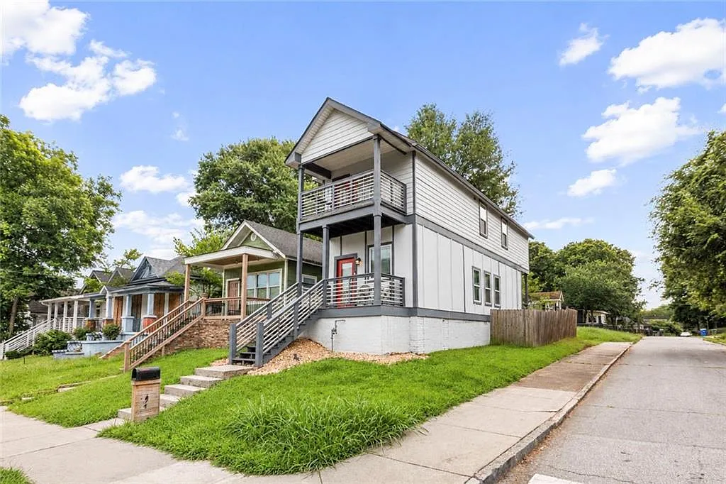 3 bed, 2.5 bath, 1448 sqft, $2,100 — Photo 4