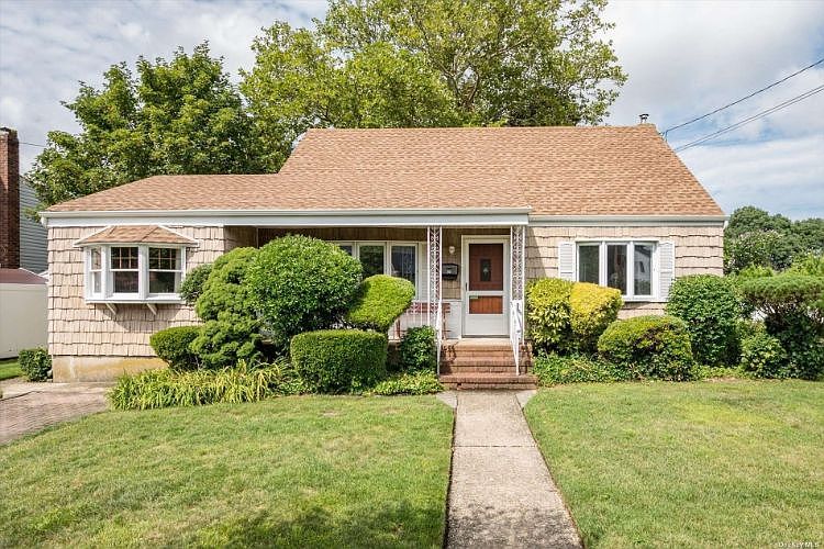 1st image of 53 Oakwood Ave