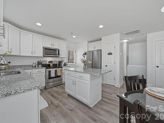 3rd image of 406 Ruth Ave