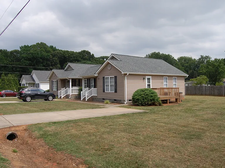 1412A Lankford St — Photo 3
