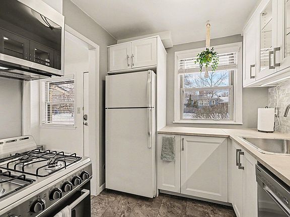 4th image of 2644 Whitewood St