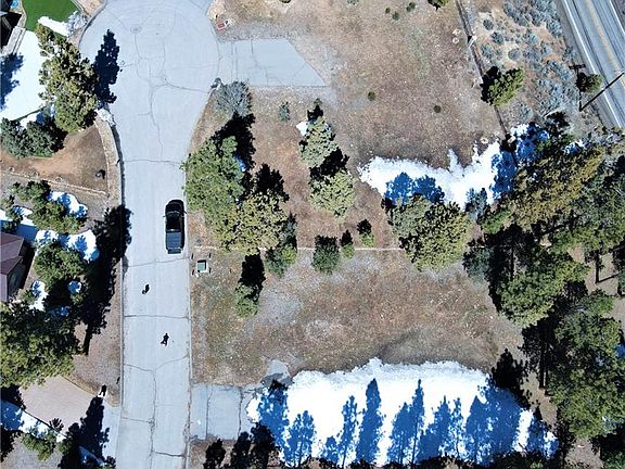 3rd image of 562 Creekside Ln