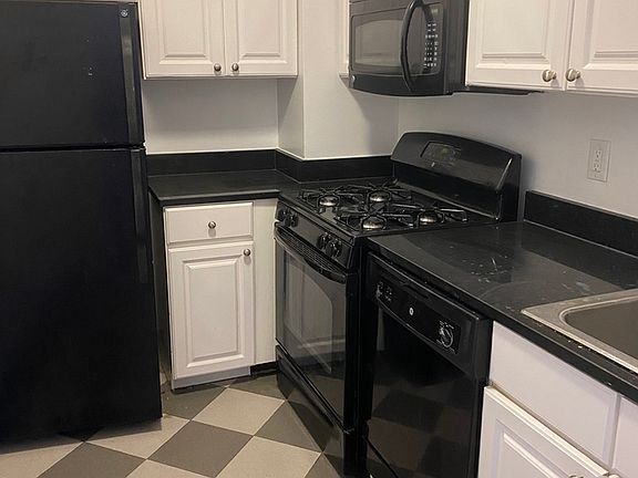 5th image of 420 E 80th St APT 10B