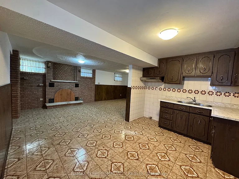 165 Aberdeen Ave — Photo 29