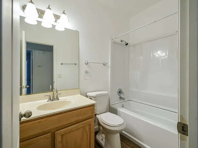 9528 W Clara Ln — Photo 14