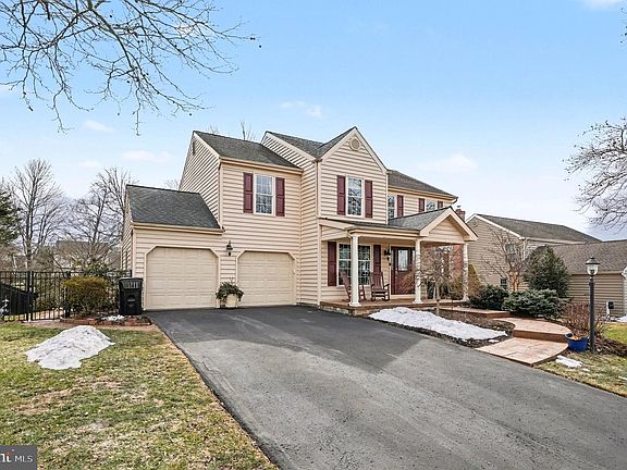 2nd image of 37 Saratoga Ln