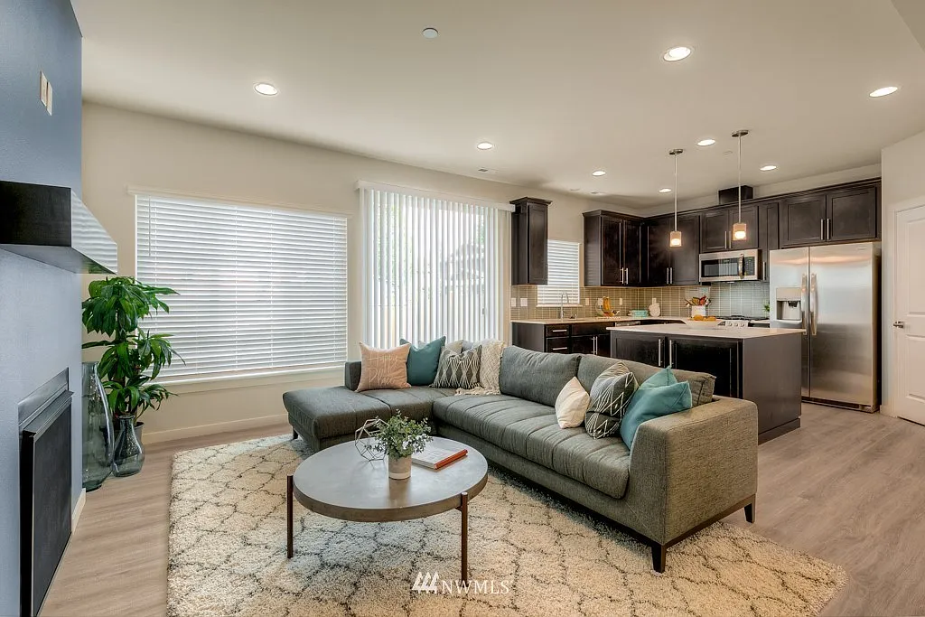 3 bed, 2.5 bath, 1609 sqft, $3,255 — Photo 3