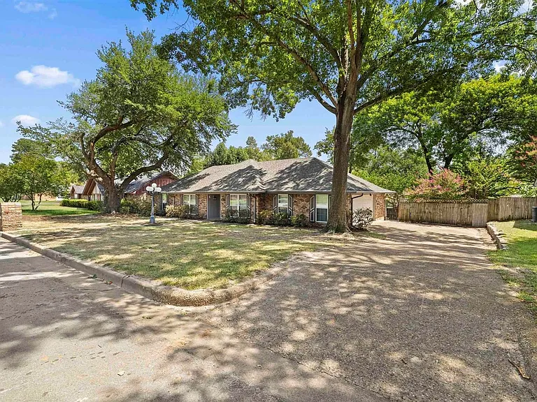 809 David Dr — Photo 20
