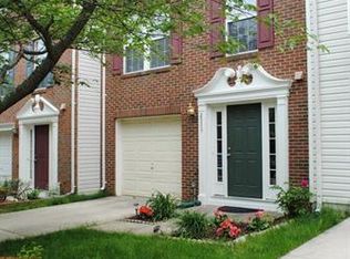 2553 Thorncroft Pl, Herndon, VA 20171