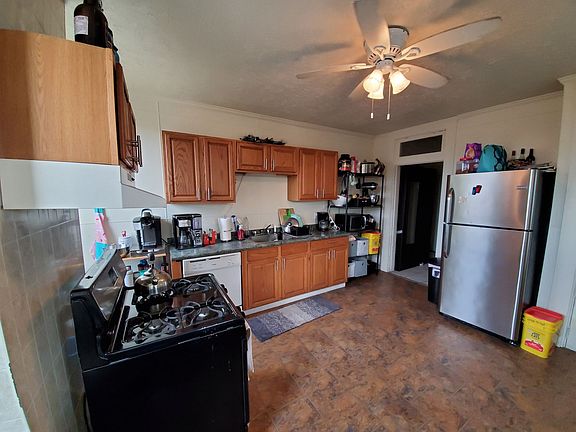 3rd image of 78 Greenbush St