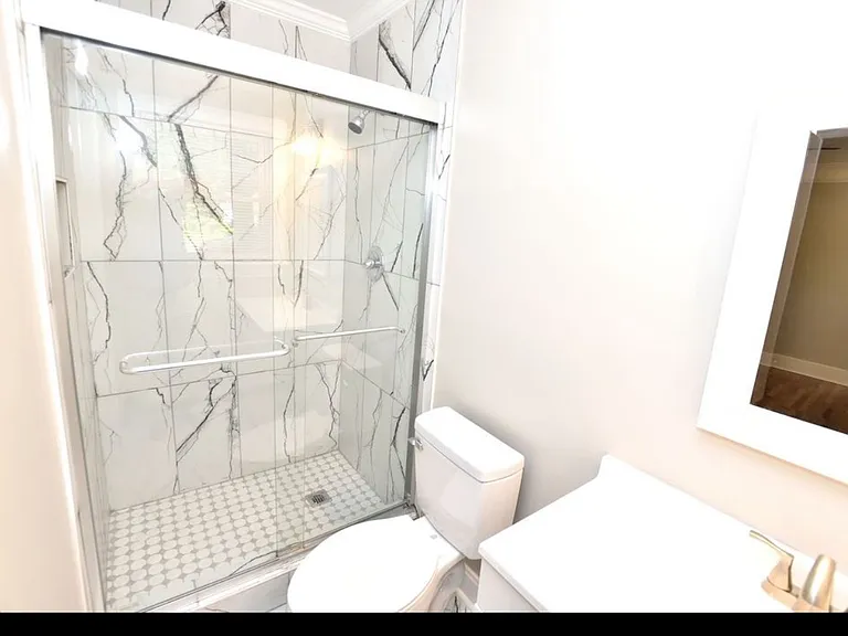 836 Burton St — Photo 11