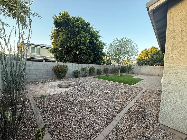 18328 W Saguaro Ln — Photo 19