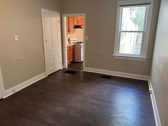 4th image of 428 York St