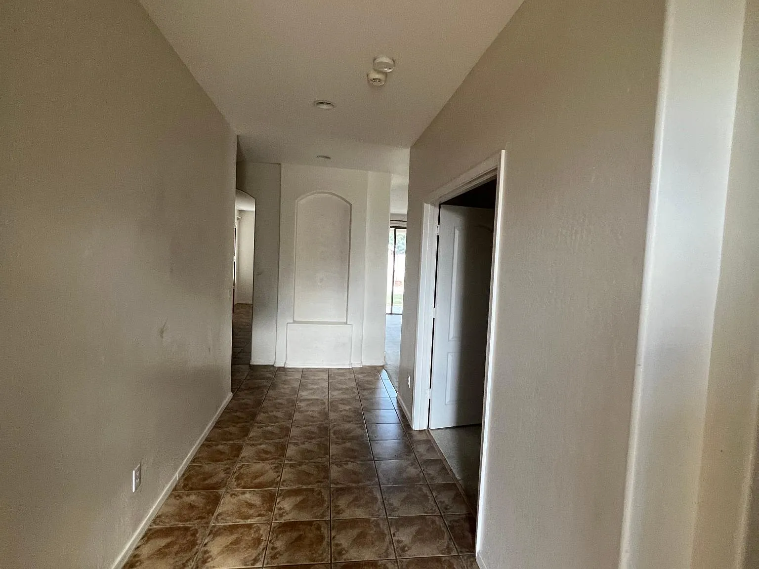3310 E Hampton Ln — Photo 3
