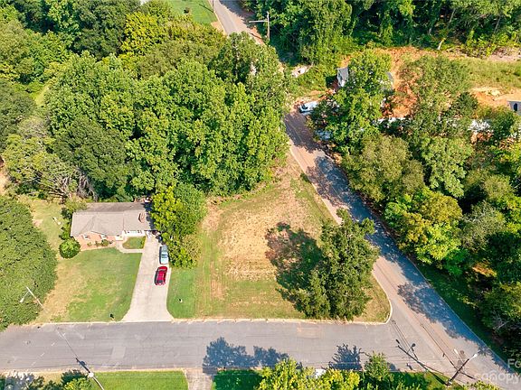 5th image of 818 Cabaniss Dr