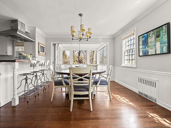 4th image of 147 Valley Stream Road E