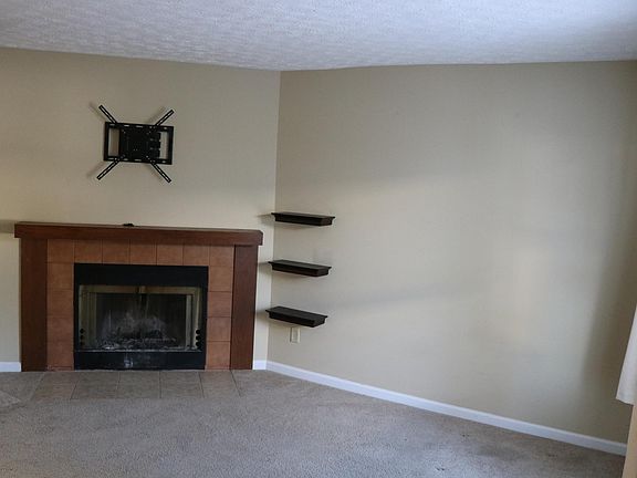 Flat sreen tv mount above the fireplace