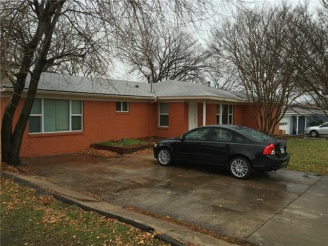 1st image of 832 Central Dr