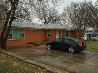 832 Central Dr, Bedford, TX 76022