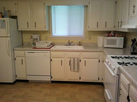 Large eat-in Kitchen