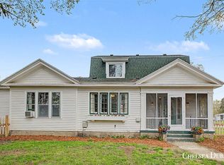 424 Lincoln Lake Ave, Lowell, MI 49331