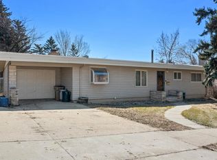 812 21st St NW, Minot, ND 58703