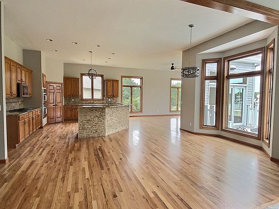 4th image of 2014 Waters Edge Ct