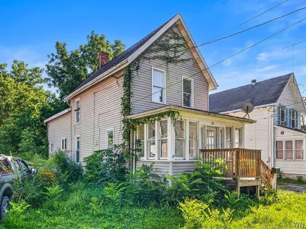 39 Palmer St, Gowanda, NY 14070