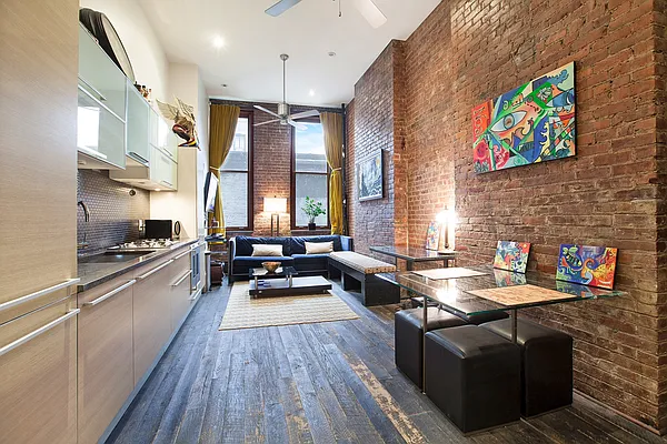 Living room, photo 2