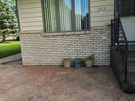 3rd image of 1812 8th Ave NE
