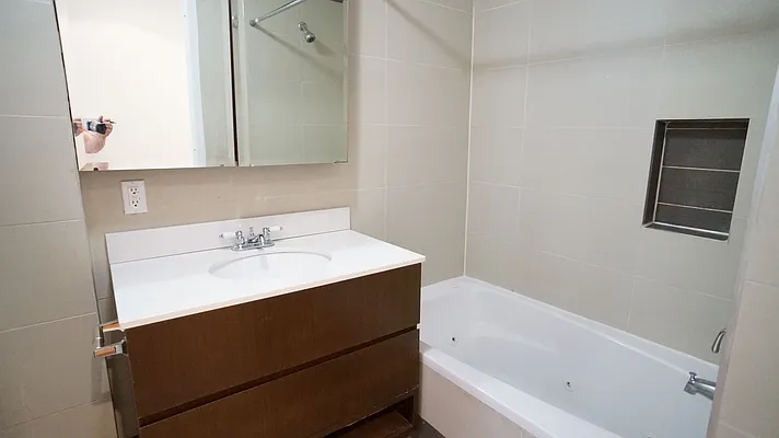 Rented by Karten & Lowe New York Real Estate LLC | media 10