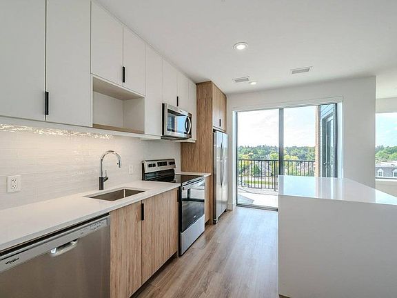 3rd image of 168 King St S #502