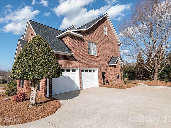 3rd image of 1114 Fox Chase Dr